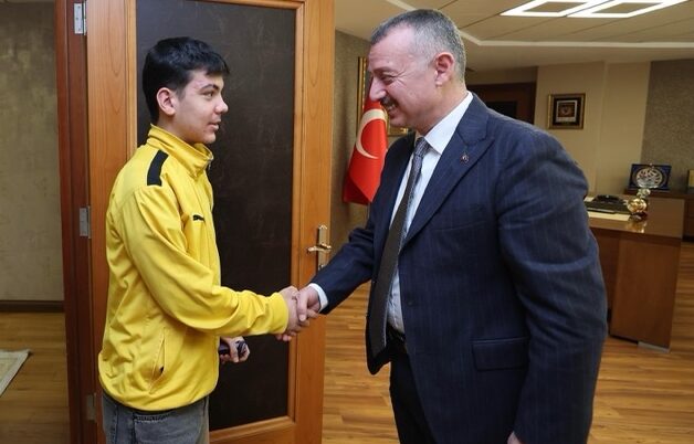 Kocaelisporlu Efe Kartal’dan Büyükakın’a ziyaret