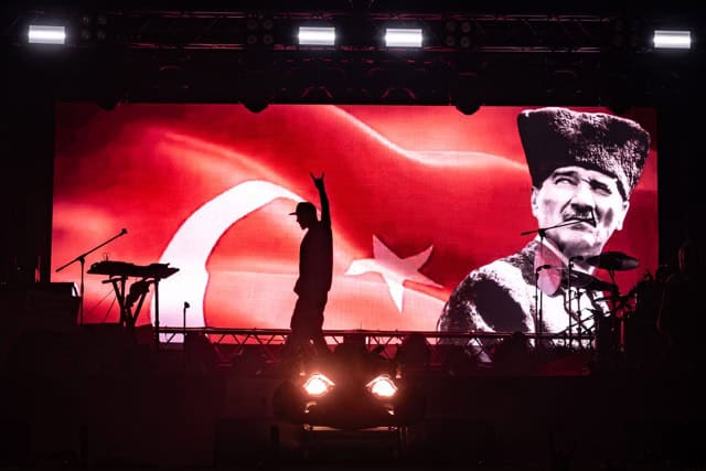 maNga’dan 19 Mayıs’ta Erdek’te Rekor Katılımlı Rock Gecesi