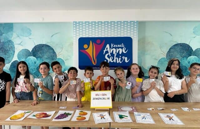 Adım Adım Hayat programı, çocuklara dil becerisi ve yaşam pratiğini bir arada sunuyor