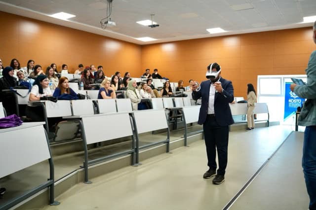 Kocaeli Sağlık ve Teknoloji Üniversitesi, yapay zekâ ve yeni nesil teknolojilerin psikoterapi süreçlerine entegrasyonu konusunda öncü adımlar atmaya devam ediyor