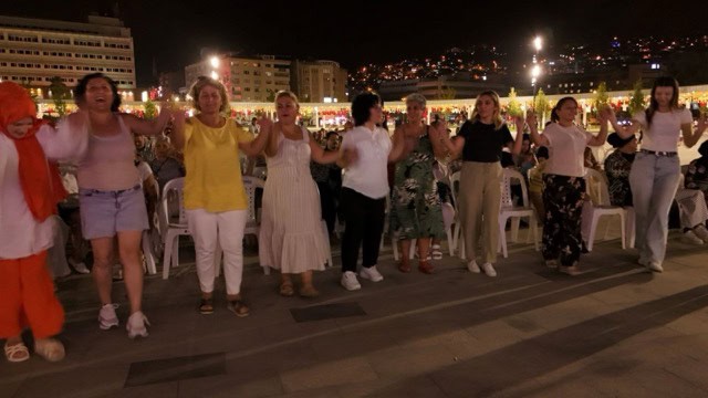 İzmit Milli İrade Meydanı’nda Rockabesk rüzgârı esti