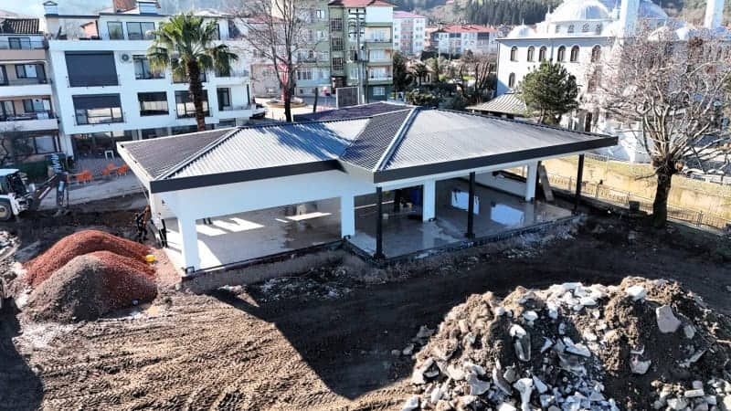 Gölcük Ulaşlı Sahili’nde Taşkınlara Karşı 550 Metrelik Dalga Kırıcı Set İnşası Sürüyor