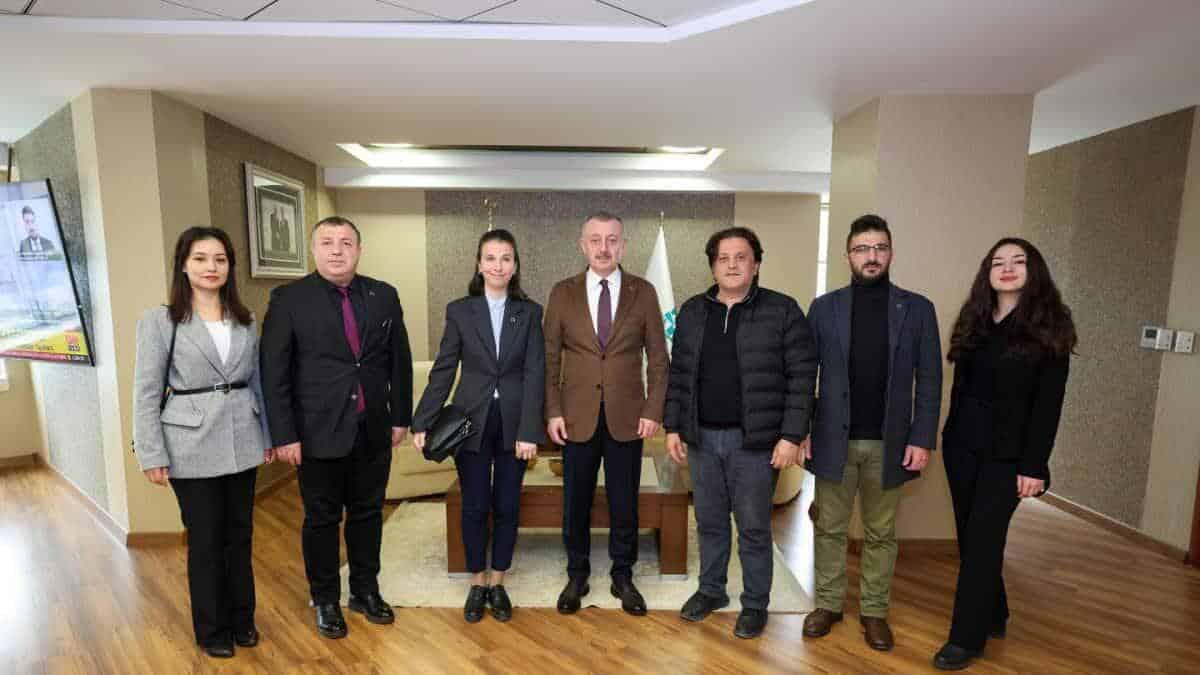 Başkan Tahir Büyükakın, Sivil Toplum Kuruluşları ve Meslek Odalarını Makamında Kabul Etti