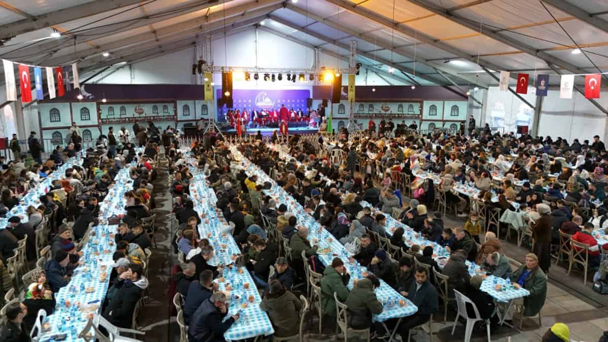 Kocaeli Büyükşehir, Değirmendere Sahiline 200 Metrelik Dalga Kırıcı İnşaatına Başladı