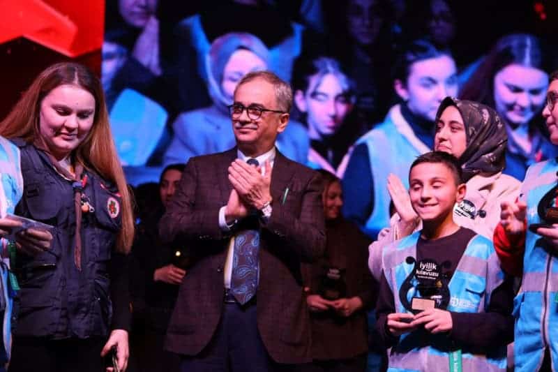 Kocaeli Büyükşehir’in İyilik Kılavuzu Yarışması’nda 21 Takıma Ödül Töreni Gerçekleştirildi