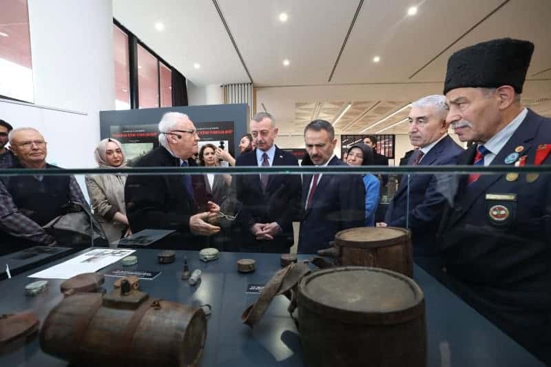 Kocaeli Sanat Galerisi’nde Çanakkale Zaferi’nin 111. yılına özel sergi ziyaretçileriyle buluştu