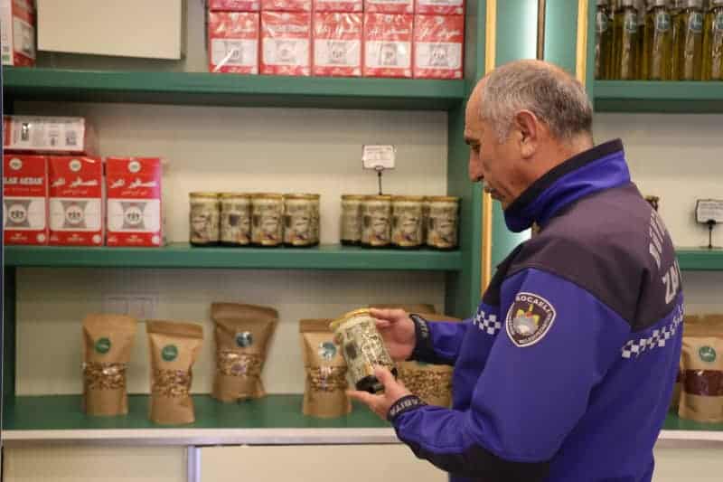 Kocaeli Büyükşehir Zabıtası Bayram Öncesi Gıda ve Etiket Denetimlerini Şehrin Genelinde Sıklaştırdı