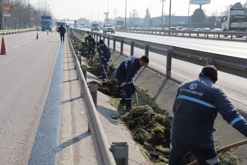 Kocaeli Büyükşehir Belediyesi Bayram Öncesi Kentin Her Noktasında Temizlik Çalışmalarına Devam Ediyor