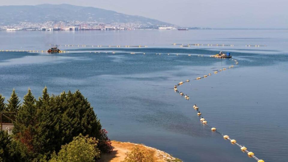 Kocaeli Büyükşehir Belediyesi Kentte Kaldırım Yenileme ve Taş Döşeme Çalışmalarını Sürdürüyor