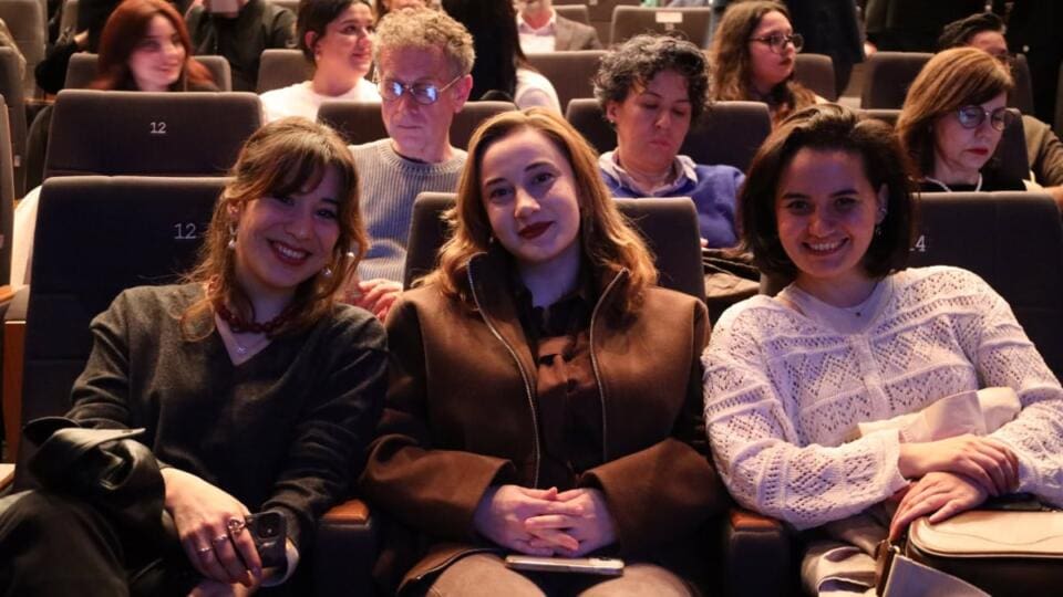 Kocaeli Şehir Tiyatroları'ndan Dünya Tiyatro Günü'nde 'Karar' Prömiyeri Sanatseverlere Unutulmaz Bir Gece Yaşattı