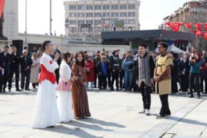 Kocaeli’de Nevruz Bayramı Coşkusu: Farklı Kültürler Geleneksel Ritüellerle Buluştu