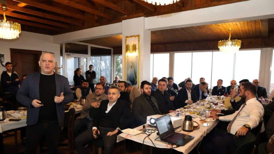 Kocaeli’de Engelsiz Sanat Gecesi Farklı Danslarla Katılımcılardan Tam Not Aldı