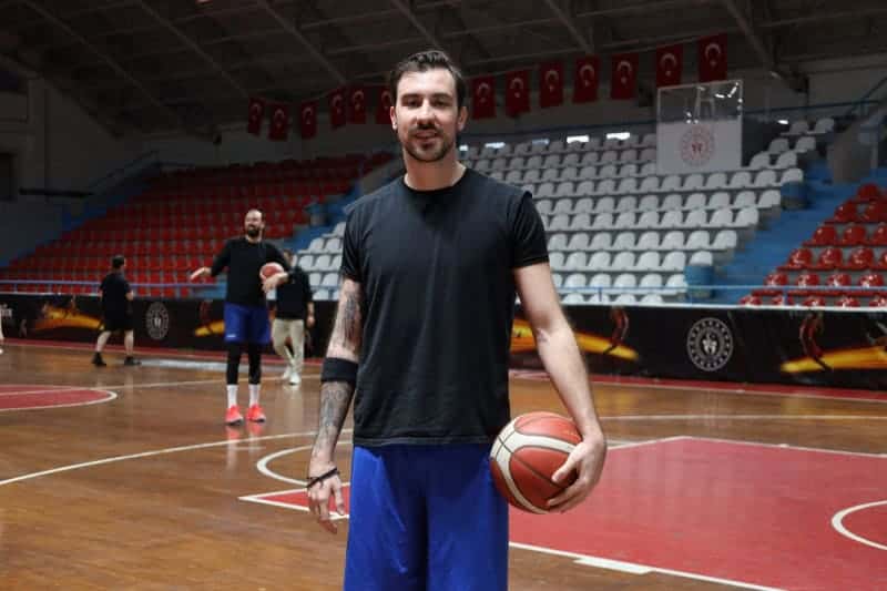 Kocaeli Büyükşehir Kağıtspor Basketbol Takımı, Sahadaki Mücadelesi ve Takım Bağlılığıyla Dikkat Çekiyor