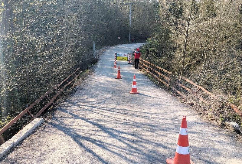 İzmit Karaabdülbaki Kurt Dere Köprüsü'nde Demir Korkuluklar Yenilendi