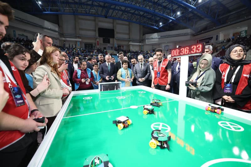 KODELİG’26 Ulusal Robot Yarışması Kocaeli’de Başladı: 739 Takım ve 2.330 Yarışmacı Katıldı