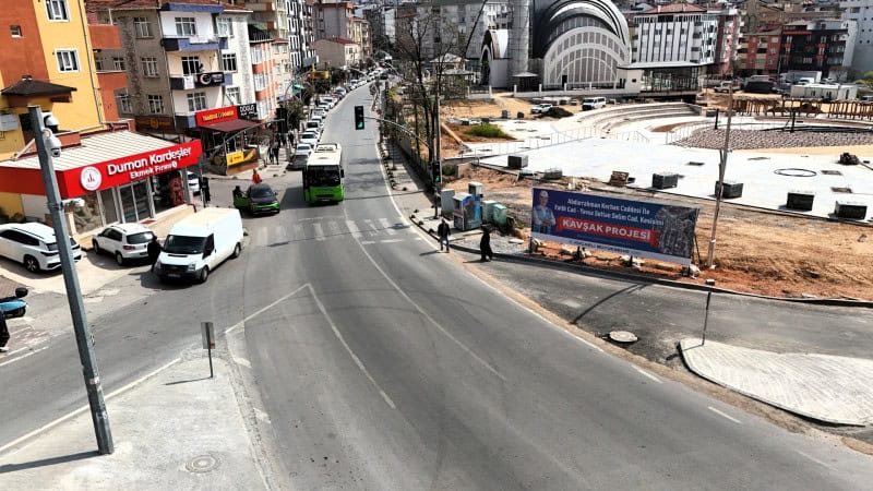 Çayırova Özgürlük Mahallesi’nde Kavşak Düzenleme Çalışmaları Hızla Sürüyor