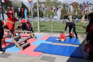 Kocaeli'de 23 Nisan Şenliği: Çocuklar Hem İtfaiyeci Hem Aşçı Oldu