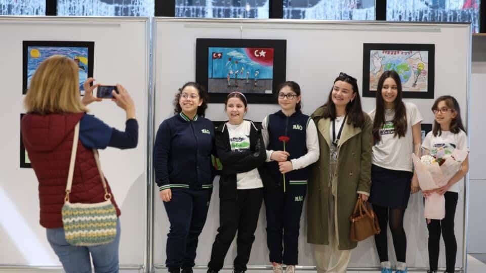 Kartepe Sanat Evi'nde Çocukların 23 Nisan Sergisi Ziyarete Açıldı