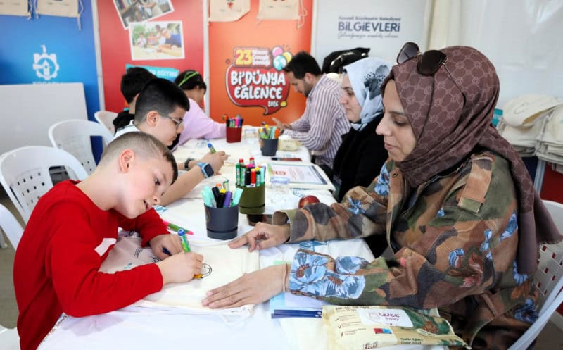Kocaeli’de 23 Nisan Şenliklerinde Çocuklar Eğitici Atölyelerde Buluştu