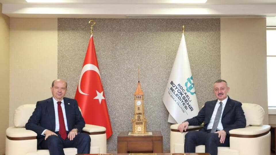 KKTC Cumhurbaşkanı Ersin Tatar, Kocaeli Büyükşehir Belediye Başkanı Tahir Büyükakın’ı Makamında Ziyaret Etti