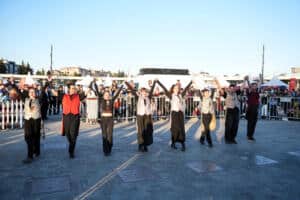 İzmit Milli İrade Meydanı’nda 23 Nisan’da Ateş Gösterisi Çocukların İlgi Odağı Oldu