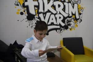 Kocaeli’de 6 Yaşındaki Otizmli Muhammet Enes, Tramvay Kabininde Vatmanlık Deneyimi Yaşadı