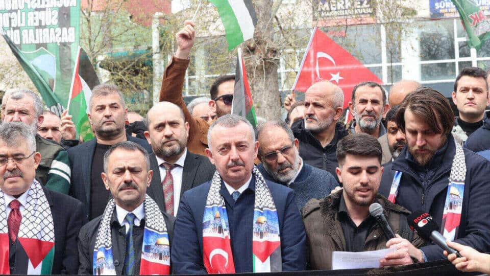 Kartepe Tramvay Hattı’nda Durakların Montajı ve Ray Döşeme Çalışmaları Sürüyor