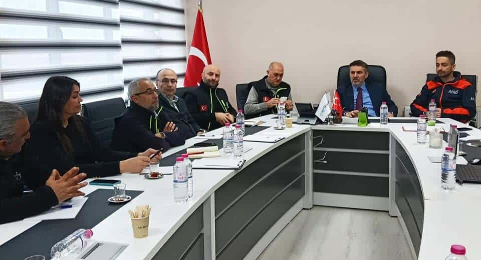 Kerem Aktürkoğlu’ndan Başkan Büyükakın’a İsme Özel 7 Numara Milli Takım Forması Hediyesi