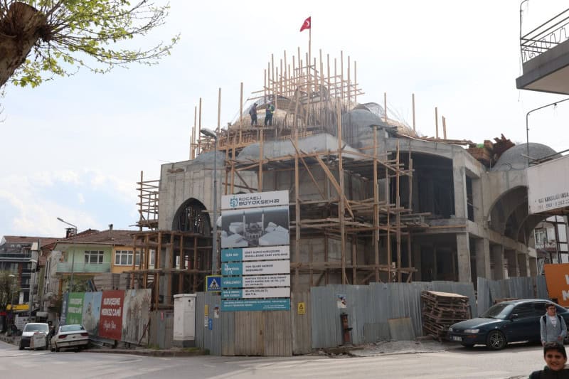 Kuruçeşme Merkez Camii’nde Üstyapı ve Mermer Kaplama Hazırlıkları Sürüyor