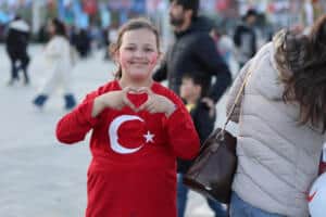 İzmit Milli İrade Meydanı’nda 23 Nisan’da Çocuklar Coşkuyla Bayramı Kutladı