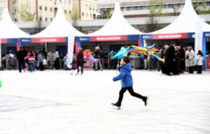 İzmit Milli İrade Meydanı’nda Çocuklar 23 Nisan Etkinliklerine Yoğun İlgi Gösterdi