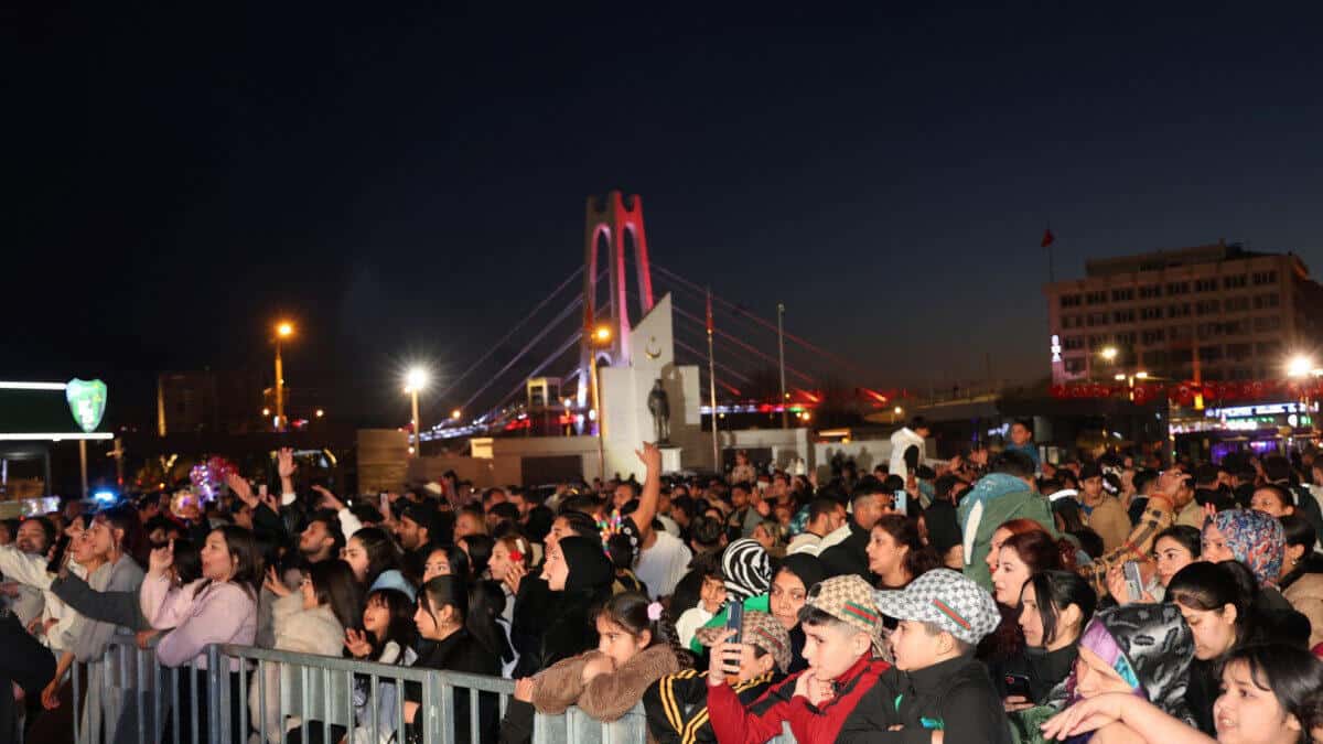 İzmit Şehit Ergün Köncü Caddesi'nde Yenilenen Yol Çizgileri ve Trafik Düzenlemeleri Tamamlandı