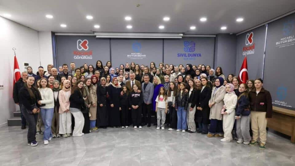 Kocaeli Şehir Tiyatroları'nın 'Sinan' Oyunu Başakşehir'de Tiyatroseverlerle Buluştu