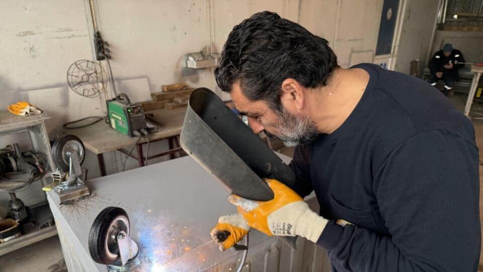 Kartepe’de Çöp Konteynerleri Belediye Tarafından Yenilenip Sokaklara Yerleştirildi