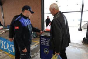 Kartepe’de Pazarda Tartı Kontrolleri Sıklaştırıldı: Zabıta Güvenli Alışveriş İçin Sahada