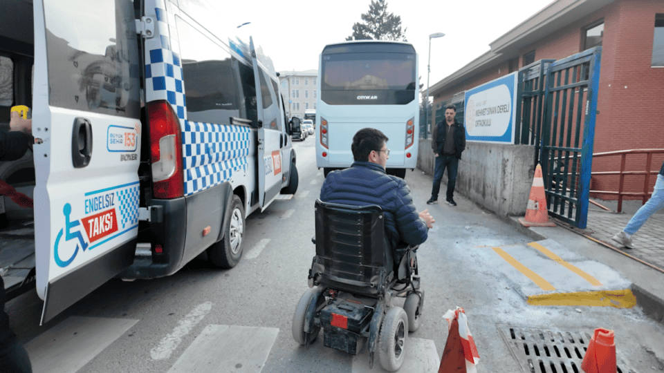 Cihan Nacar, Kocaeli Moda Akademisi’nde Tasarımcı Adaylarıyla Deneyimlerini Paylaştı