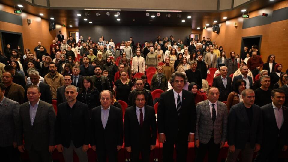 Eşme Ortaokulu’ndan LÖSEV’li Çocuklara Destek İçin Şiir Dinletisi