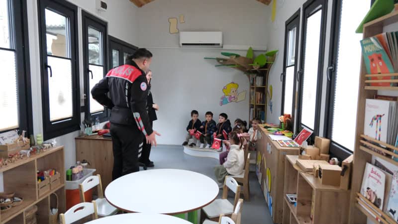 Kocaeli’de Polis Haftası’nda Yunus Ekiplerinden Lokomotif Çocuk Köyü’ne Ziyaret