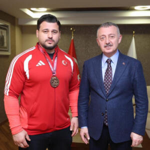 Tahir Büyükakın, Taha Akgül ve Rıza Kayaalp’i Makamında Misafir Etti