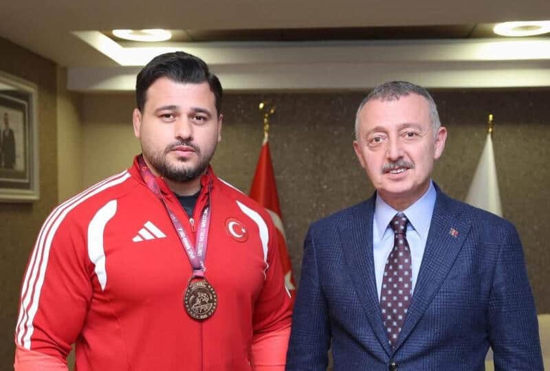 Tahir Büyükakın, Taha Akgül ve Rıza Kayaalp’i Makamında Misafir Etti
