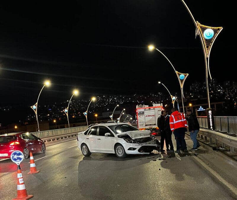 Kocaeli'de Büyükşehir A Takımı, Gece Saatlerinde Meydana Gelen Kazaya Hızla Müdahale Etti