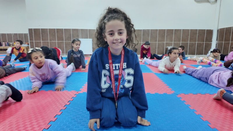 Kocaeli Büyükşehir’in Spor Okulları Yetenekleriyle Başarıya Taşınıyor: Zümra Zülfiye Yılmaz Karatede İl Şampiyonu Oldu