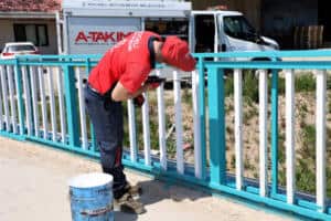 Kocaeli’de Korkulukların Montaj ve Bakımıyla Yaya ve Araç Güvenliği Güçlendiriliyor