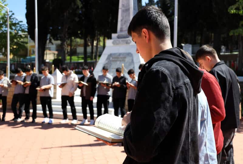 İzmit’te Kut’ül Amare Zaferi’nin 110. Yılında Şehitler Dualarla ve Temizlikle Anıldı