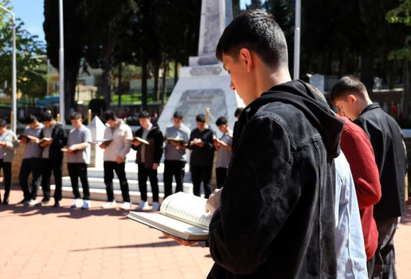İzmit’te Kut’ül Amare Zaferi’nin 110. Yılında Şehitler Dualarla ve Temizlikle Anıldı