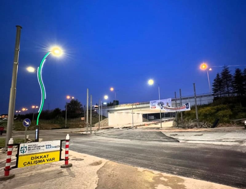 Kocaeli İzmit Vatan Caddesi Tramvay Kavşağında Gece Asfalt Çalışması Tamamlandı
